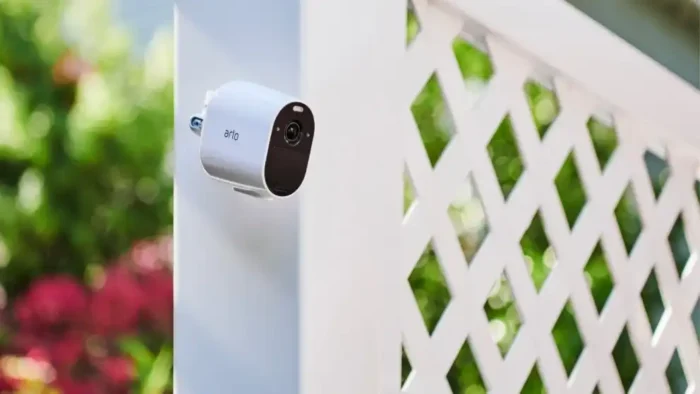 Bezprzewodowa kamera monitoringu Arlo Essential Spotlight — zestaw 2 kamer - obrazek 4